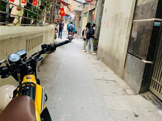 Hàng hiếm khu vực cầu giấy, vị trí trung tâm, 20 m ra phố, ngõ thông tứ hướng, dân xây 38m2, 4 tầng