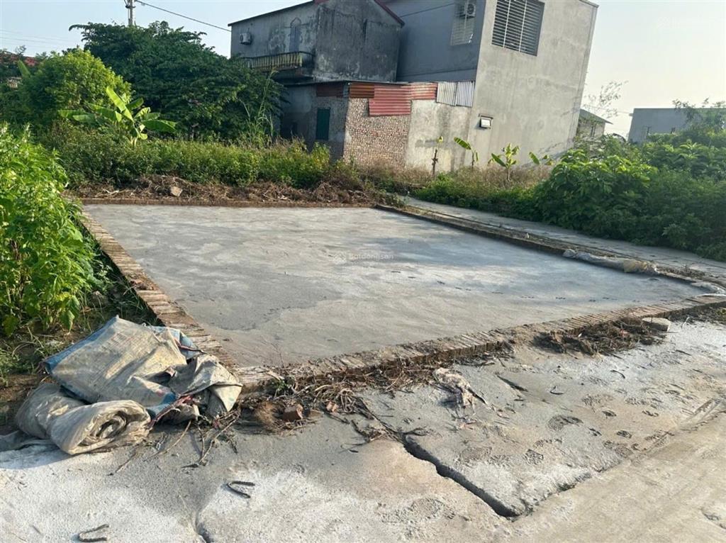 Tránh ngõ thông tứ phía giá cực tốt đất full thổ cư nhé ace!