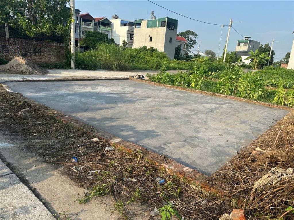 Tránh ngõ thông tứ phía giá cực tốt đất full thổ cư nhé ace!