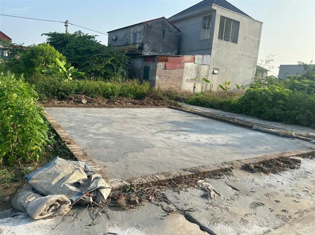 Tránh ngõ thông tứ phía giá cực tốt đất full thổ cư nhé ace!