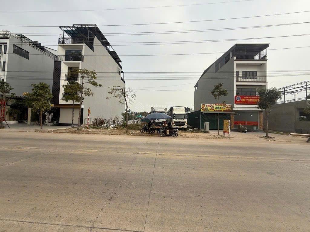 Khu đất kinh doanh sầm uất tt chi đông 135m2 18.2 tỷ