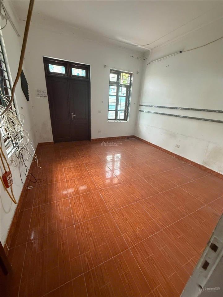 Giãn dân đông bầu kim chung 8 tỷ đất vuông sẵn nhà 3 tầng rất đẹp, trước nhà vỉa hè khu giãn dân.