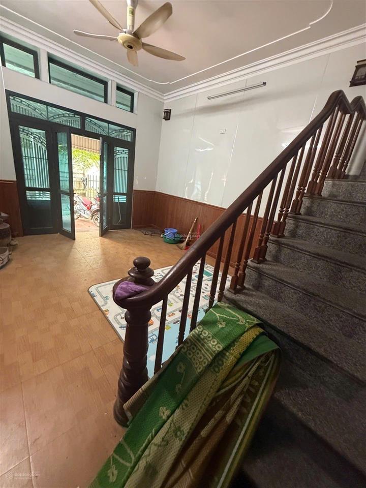 Giãn dân đông bầu kim chung 8 tỷ đất vuông sẵn nhà 3 tầng rất đẹp, trước nhà vỉa hè khu giãn dân.