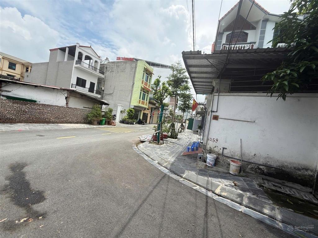Giãn dân đông bầu kim chung 8 tỷ đất vuông sẵn nhà 3 tầng rất đẹp, trước nhà vỉa hè khu giãn dân.