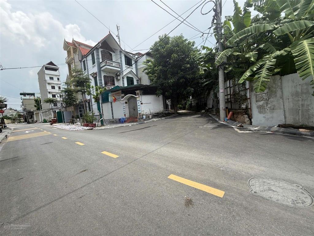 Giãn dân đông bầu kim chung 8 tỷ đất vuông sẵn nhà 3 tầng rất đẹp, trước nhà vỉa hè khu giãn dân.