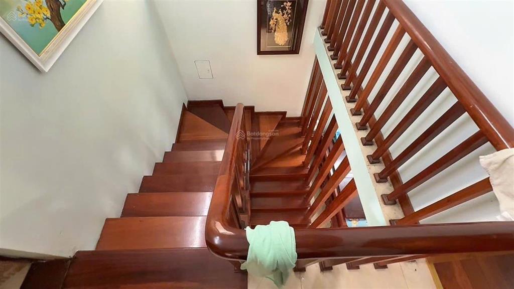 Siêu phẩm sân vườn 2 tầng thoáng đãng  nội thất gỗ tiền tỷ.