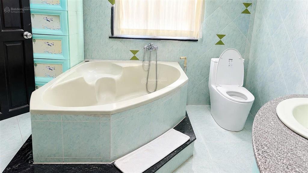 Full nội thất dọn vào kinh doanh ngay tại trung tâm phường tân mỹ!