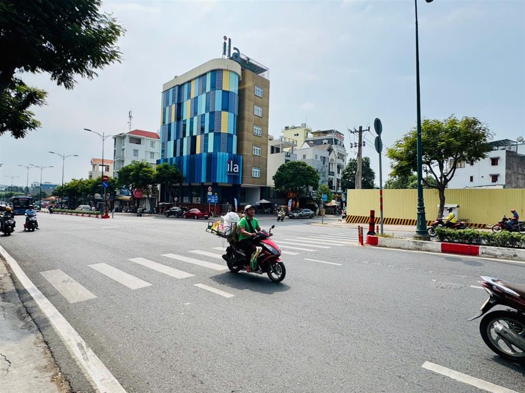 Bán nhà 3 tầng  ôtô đỗ cửa  gần lê văn việt  ngã 4 thủ đức  metro