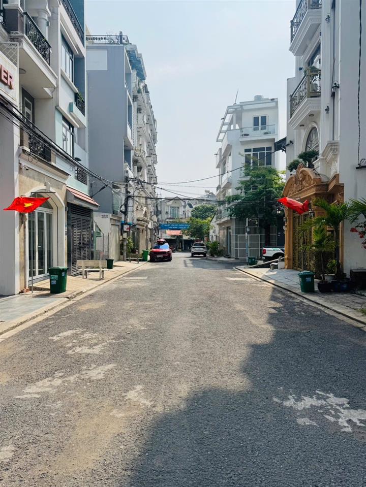 Bán nhà 3 tầng  ôtô đỗ cửa  gần lê văn việt  ngã 4 thủ đức  metro