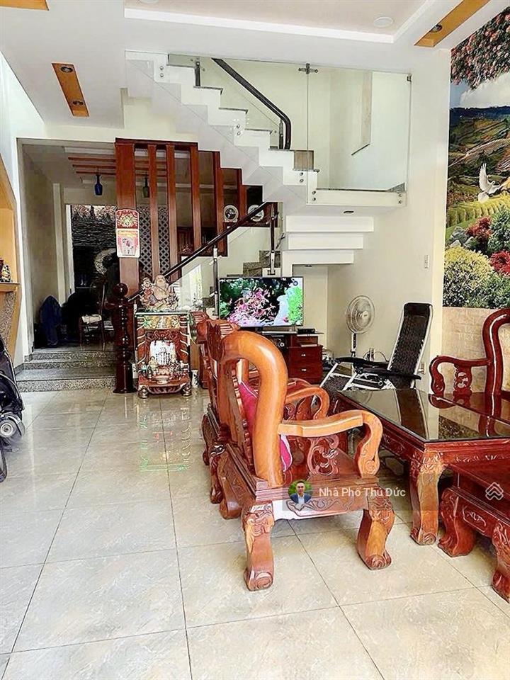 Bán nhà mặt tiền 3 tầng  sân đỗ ôtô  gần đỗ xuân hợp  metro