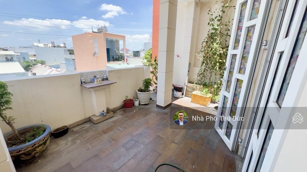 Bán nhà mặt tiền 3 tầng  sân đỗ ôtô  gần đỗ xuân hợp  metro