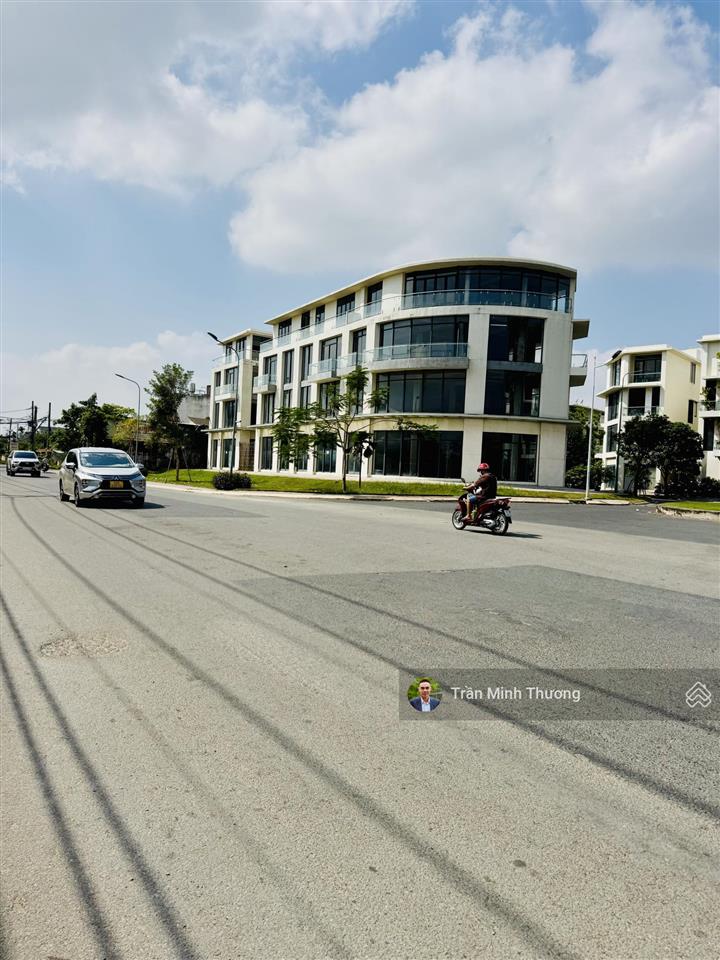 Bán nhà 3 tầng  ôtô đỗ cửa  gần liên phường  global city