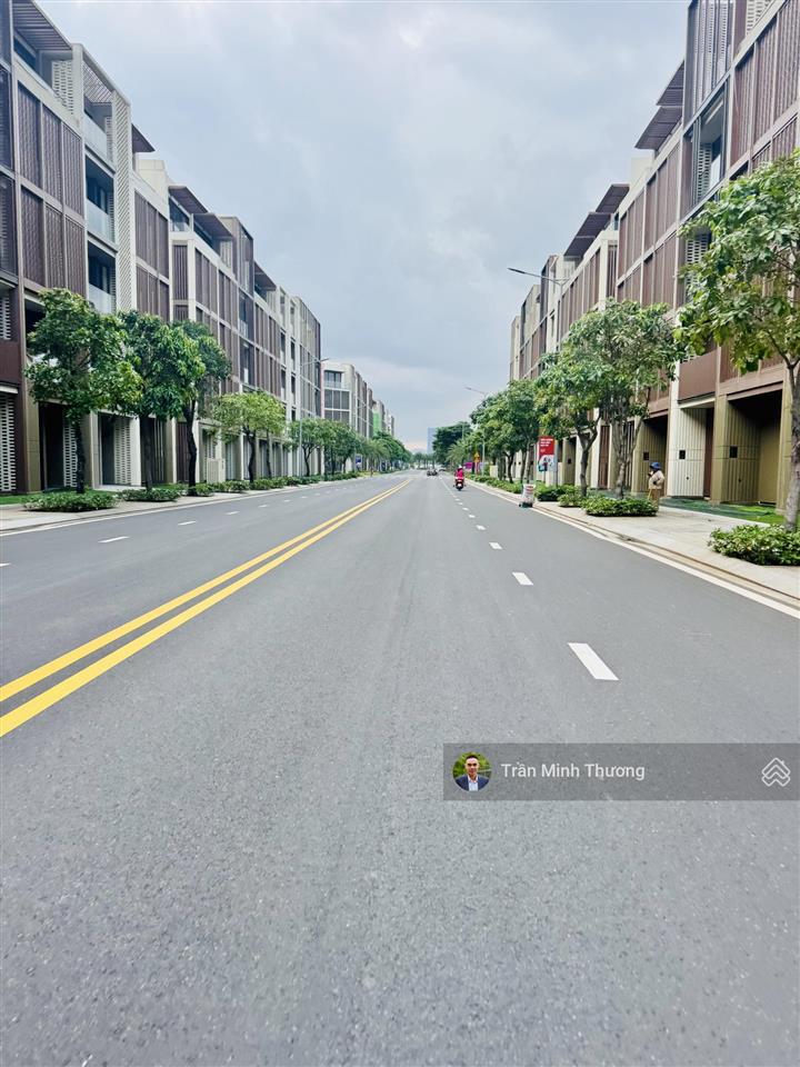 Bán nhà 3 tầng  ôtô đỗ cửa  gần liên phường  global city