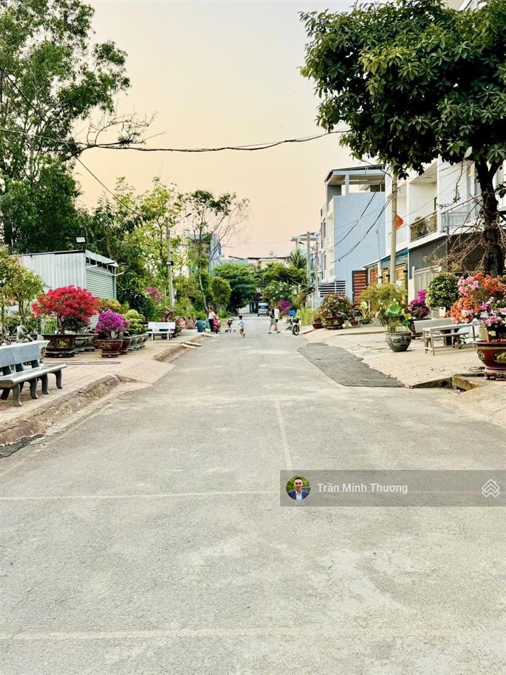 Bán nhà 2 tầng  đường ôtô  full nội thất  gần cc ricca  global city