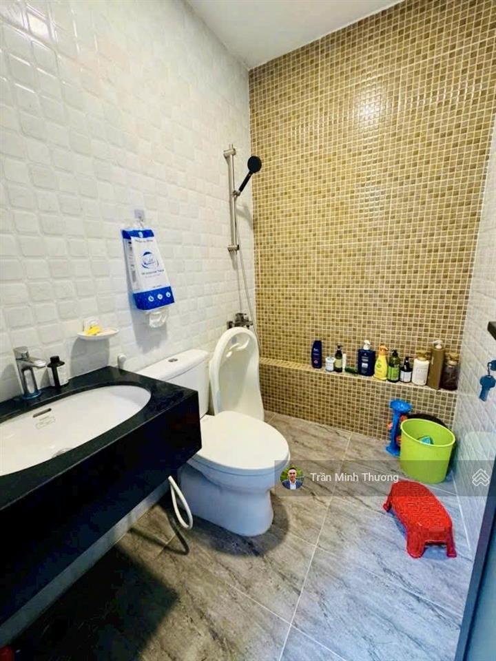 Bán nhà 3 tầng  sân ô tô  ngang 5m  sát quận 2  gần global city