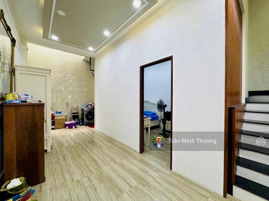 Bán nhà 3 tầng  sân ô tô  ngang 5m  sát quận 2  gần global city