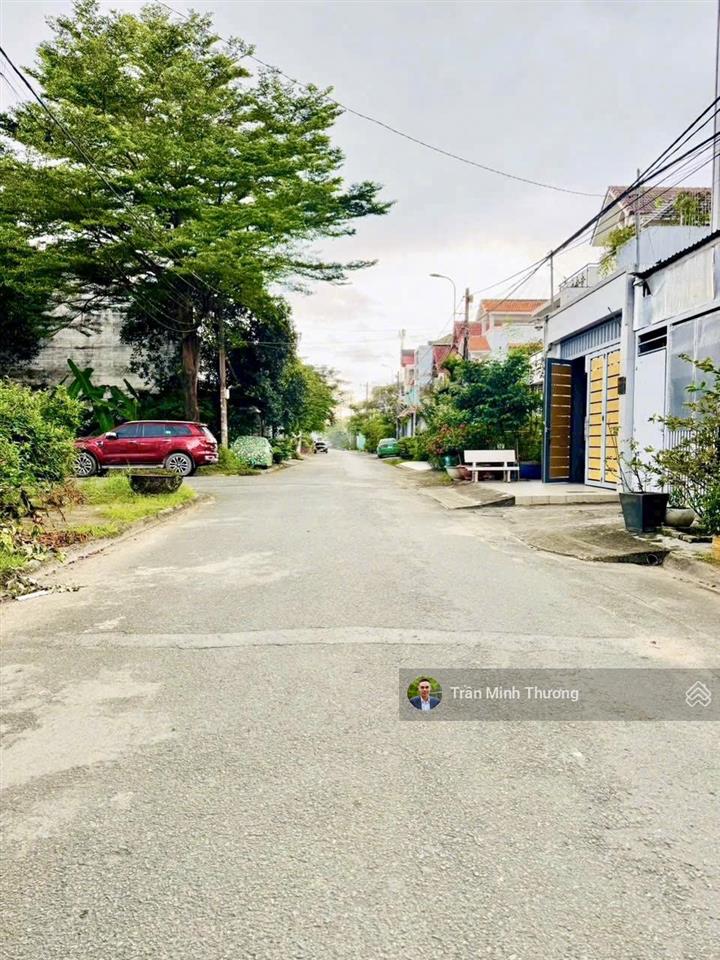 Bán nhà 3 tầng  sân ô tô  ngang 5m  sát quận 2  gần global city