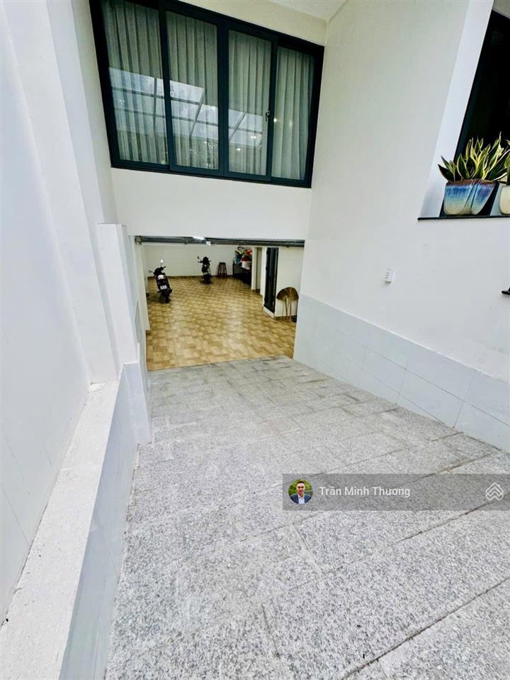 Bán nhà 5 tầng mặt tiền quận 2  hầm ô tô  gần global city