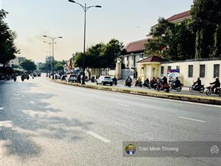 Bán nhà đẹp 2 mặt tiền  ô tô trong nhà  sát man thiện  lê văn việt