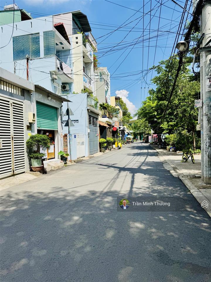 Bán nhà đẹp 2 mặt tiền  ô tô trong nhà  sát man thiện  lê văn việt