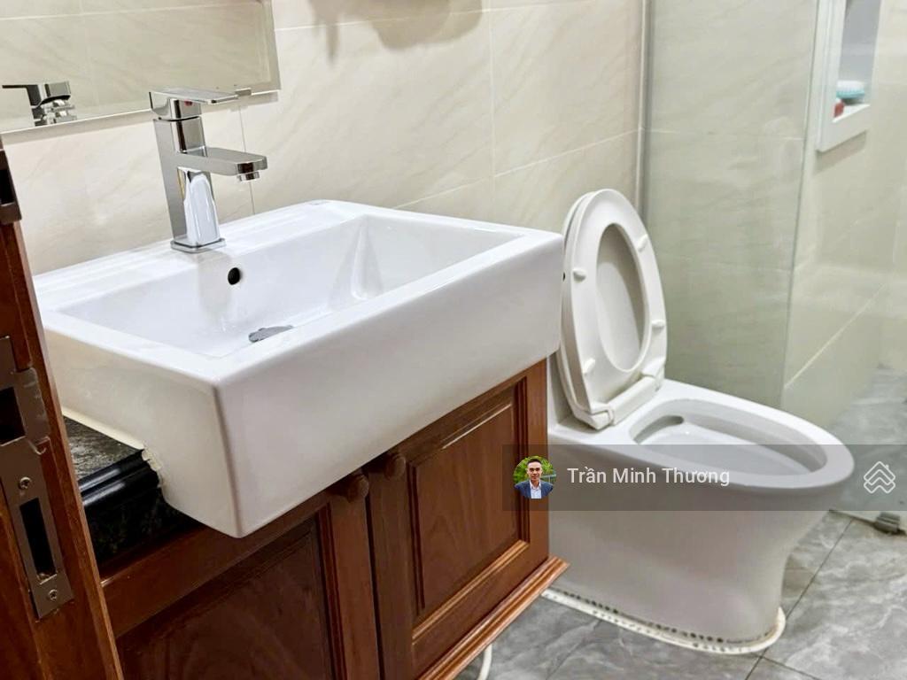 Bán nhà đẹp 2 mặt tiền  ô tô trong nhà  sát man thiện  lê văn việt