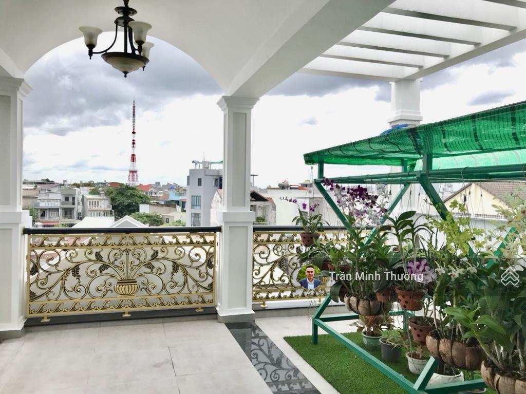 Bán nhà đẹp 2 mặt tiền  ô tô trong nhà  sát man thiện  lê văn việt
