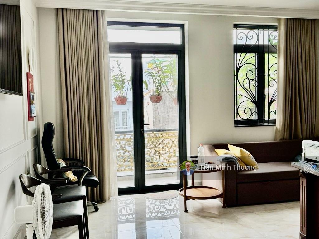 Bán nhà đẹp 2 mặt tiền  ô tô trong nhà  sát man thiện  lê văn việt