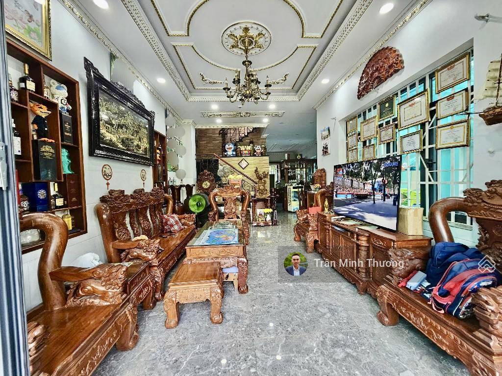 Bán biệt thự sân vườn kdc khang điền  gia hoà  nội thất sang trọng