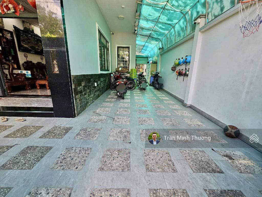 Bán biệt thự sân vườn kdc khang điền  gia hoà  nội thất sang trọng