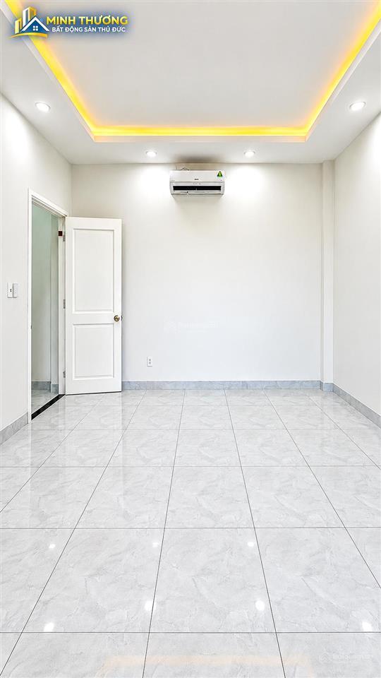 Mặt tiền 3 tầng  ngang 12m hiếm  đường ô tô thông  quận 2