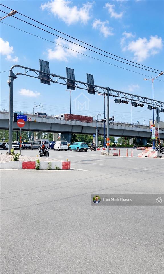 Nhà 2 tầng  hẻm ô tô  gần lê văn việt  kết nối metro