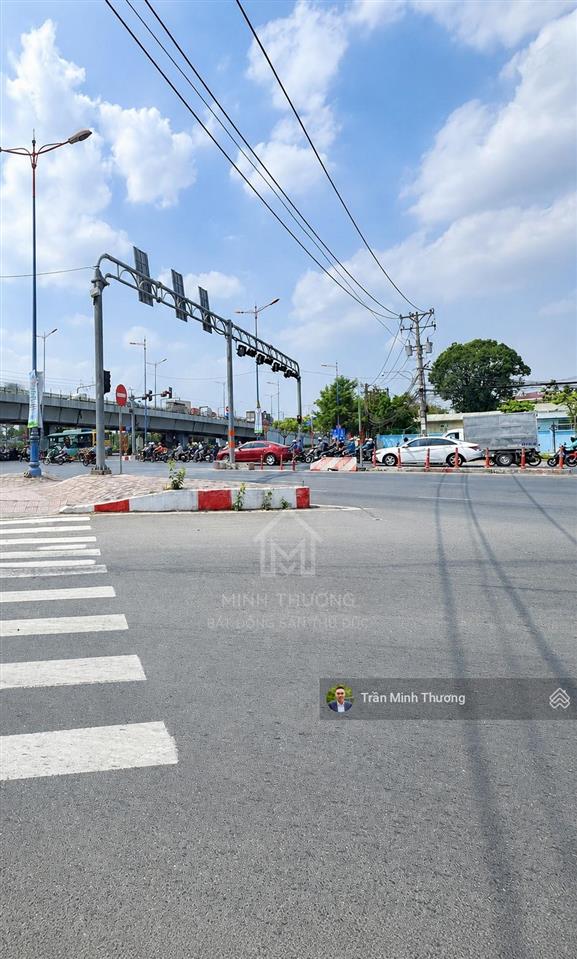 Nhà 4 tầng  ô tô trong nhà  kết nối lê văn việt  ga metro