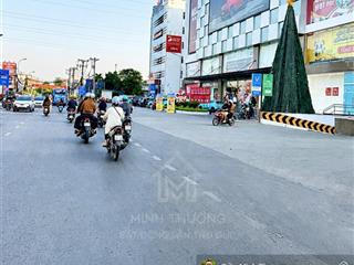 Nhà 4 tầng  ô tô trong nhà  kết nối lê văn việt  ga metro