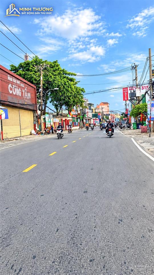Nhà mặt tiền  đường ô tô thông  sát đỗ xuân hợp  gần metro bình thái