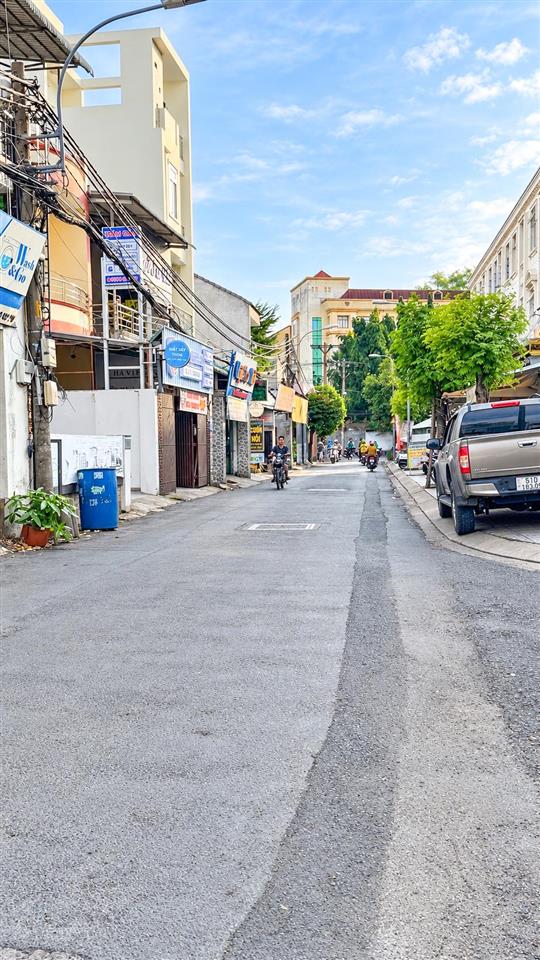 Nhà mới 3 tầng  ngang 5,2m  sát đỗ xuân hợp  gần global city
