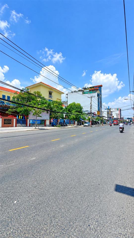 Lô góc 2 mặt tiền  ngang 7,8m  lê văn thịnh  gần nguyễn thị định  quận 2