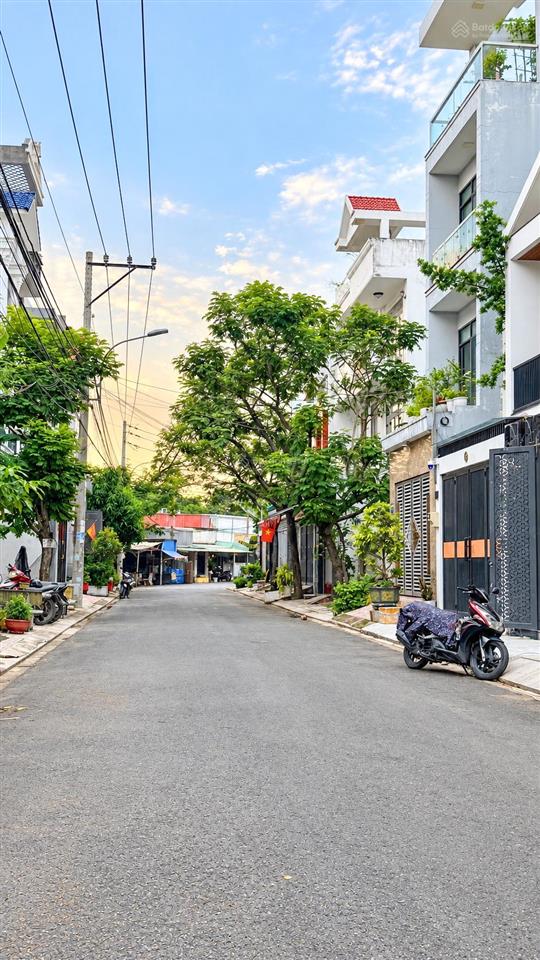 Nhà mới 2 tầng  gara ô tô  full nội thất  khu dân cư đồng bộ