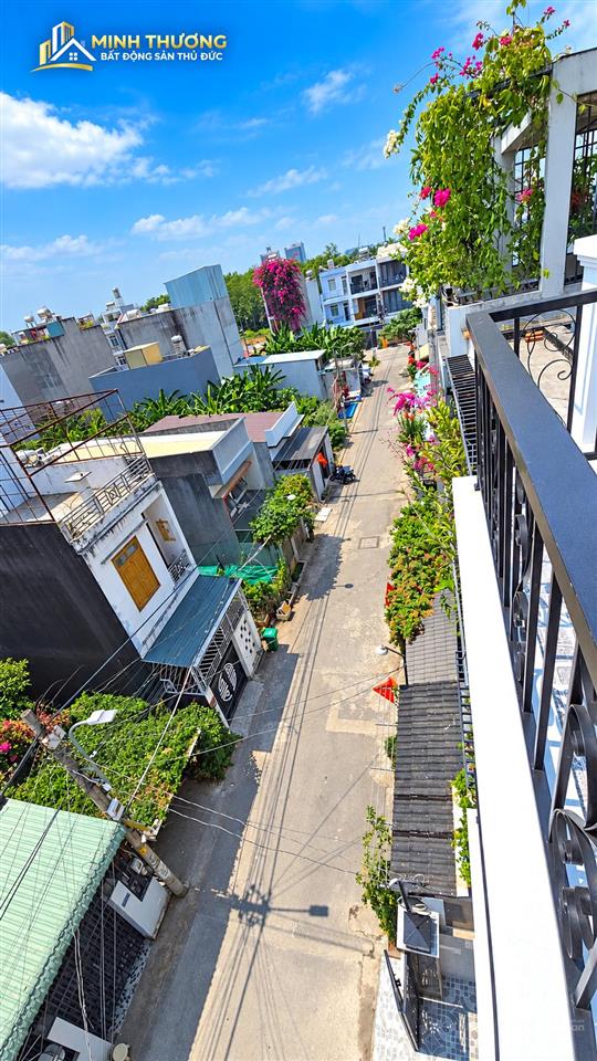 Nhà đẹp 4 tầng  hẻm ô tô thông  kết nối lã xuân oai  lê văn việt