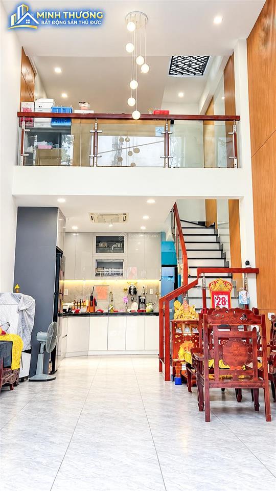 Nhà tây hòa  2 mặt tiền  ô tô thông  kết nối ngã tư mk  ga metro