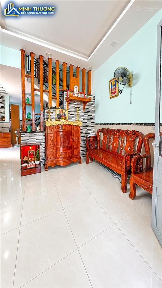 Căn góc 2 mặt tiền  ngang 5m  ô tô đỗ cửa  sát quận 2