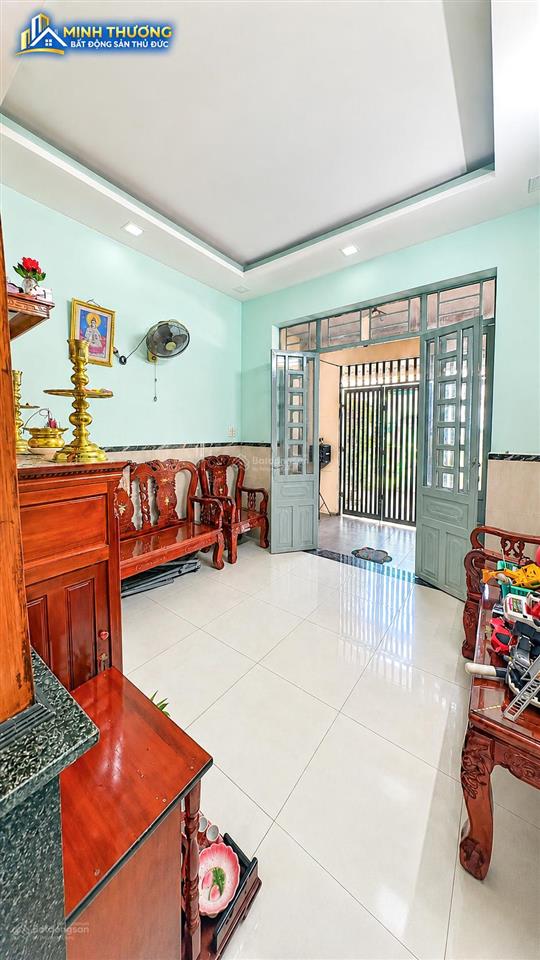 Căn góc 2 mặt tiền  ngang 5m  ô tô đỗ cửa  sát quận 2