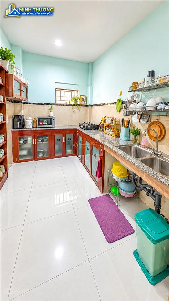 Căn góc 2 mặt tiền  ngang 5m  ô tô đỗ cửa  sát quận 2