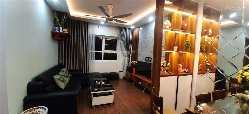 Bán căn góc 70m2 tầng trung đẹp  full nội thất