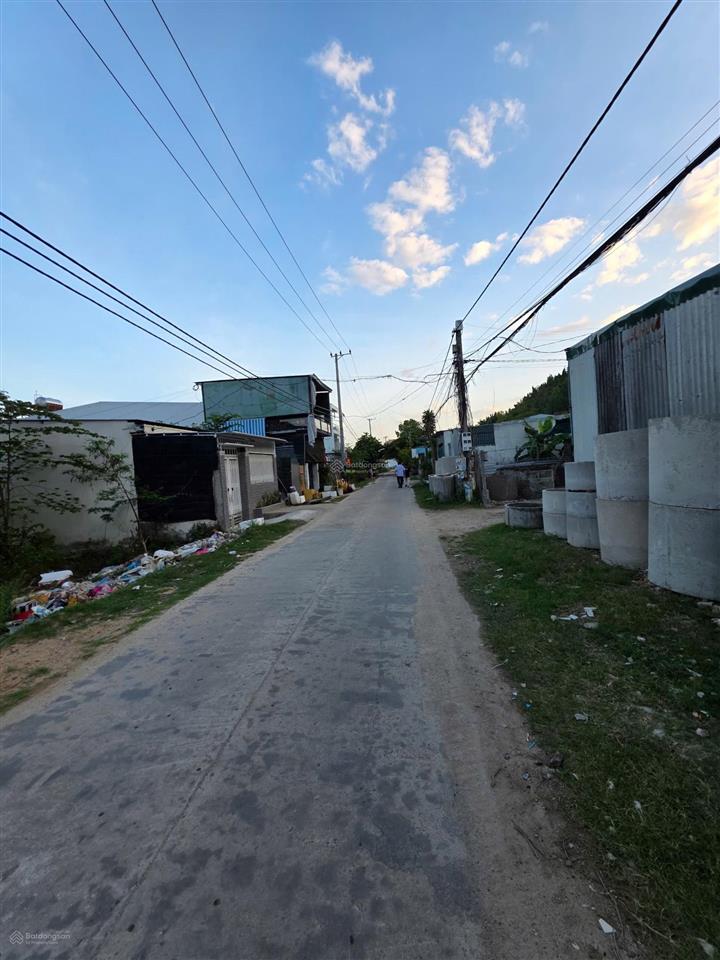 Bán lô đất mặt tiền đường hòn thơm dt 100m2 ngang 5m. cách cầu phú kiểng 700m, vành đai 3