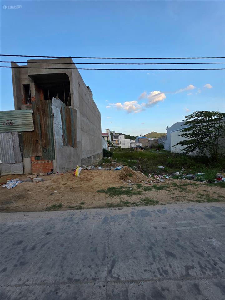 Bán lô đất mặt tiền đường hòn thơm dt 100m2 ngang 5m. cách cầu phú kiểng 700m, vành đai 3