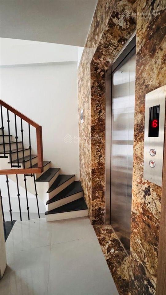 9 tỷ có ngay nhà 45m2x6 tầng thang máy mặt tiền 8m ở phố cầu giấy cách ô tô 80m.  0986 536 ***