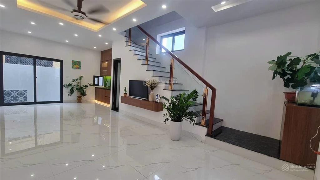 9 tỷ có ngay nhà 45m2x6 tầng thang máy mặt tiền 8m ở phố cầu giấy cách ô tô 80m.  0986 536 ***