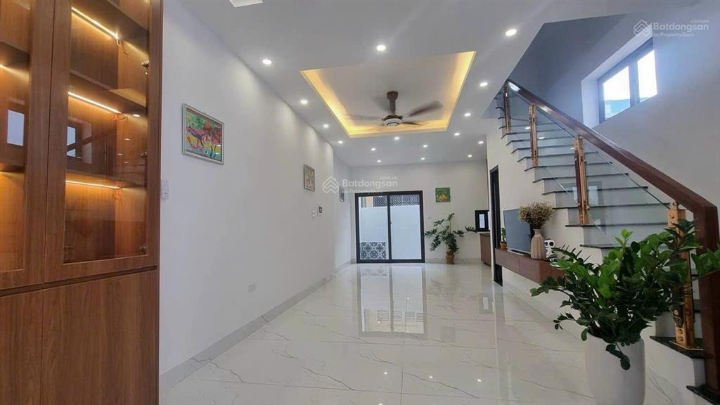 9 tỷ có ngay nhà 45m2x6 tầng thang máy mặt tiền 8m ở phố cầu giấy cách ô tô 80m.  0986 536 ***