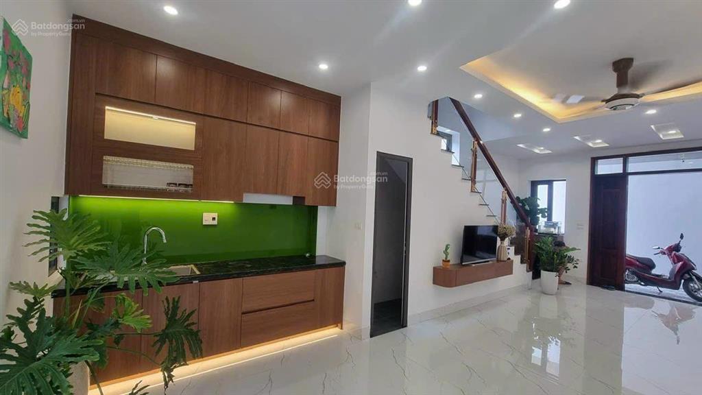 9 tỷ có ngay nhà 45m2x6 tầng thang máy mặt tiền 8m ở phố cầu giấy cách ô tô 80m.  0986 536 ***