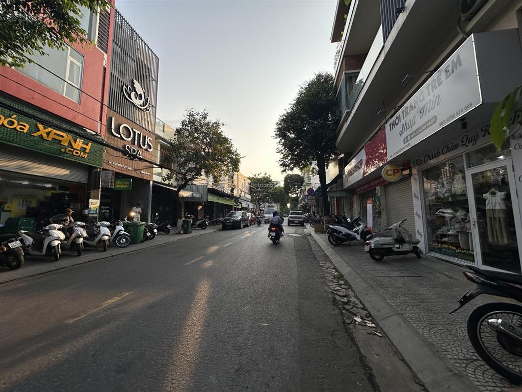 Cặp đất 179m2 gần biển mỹ khê  mặt tiền hơn 7m  xây full diện tích
